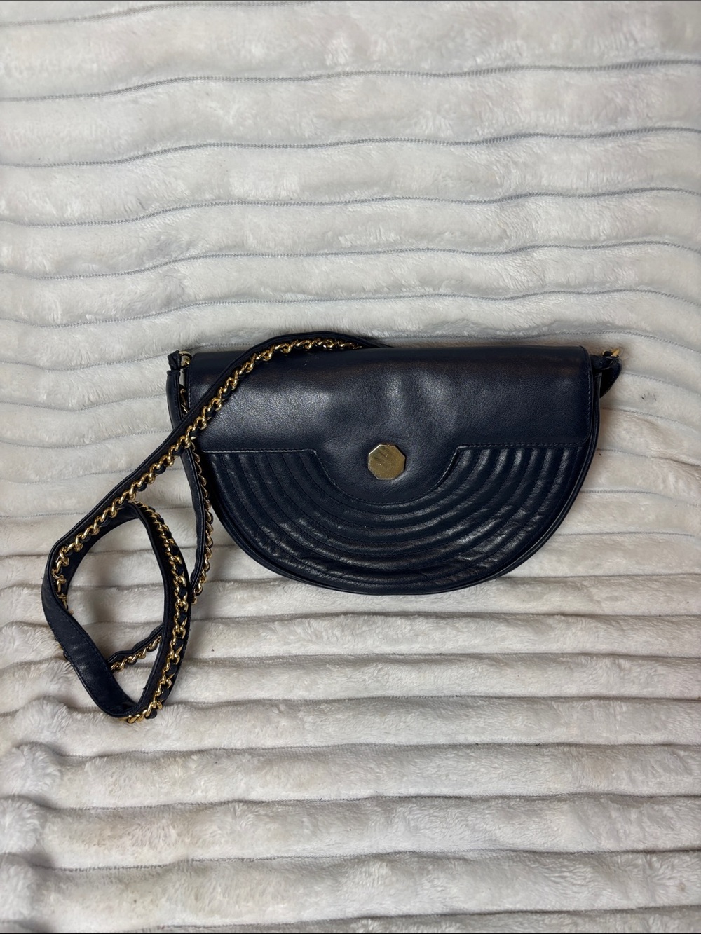 Pantera Vintage Navy Semi-Circle Leather Crossbody Bag with Gold Chain